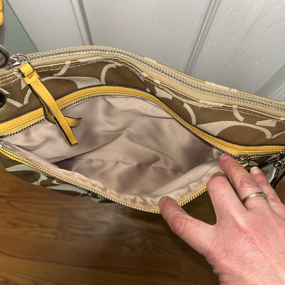 🍍Coach POPPY Tan and Yellow Shoulder/Crossbody bag. EUC - Picture 6 of 13